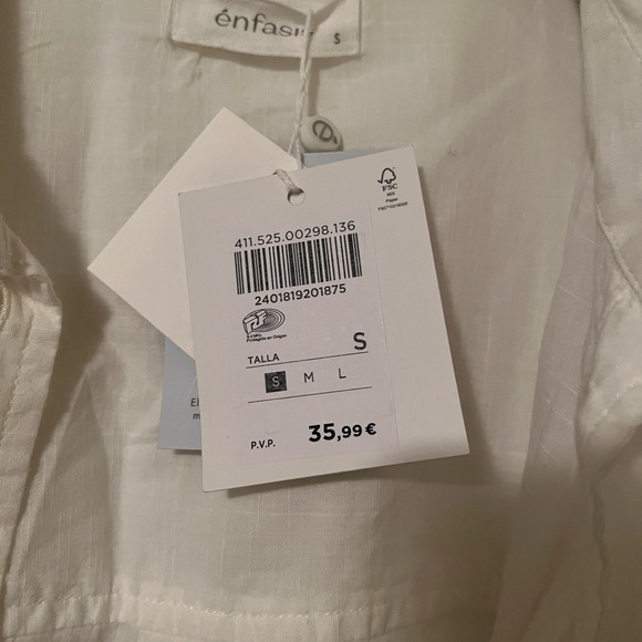 White button up shirt - Picture 2 of 5